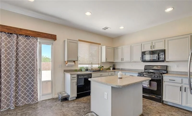 4 Goldleaf Falls, North Las Vegas, NV 89031