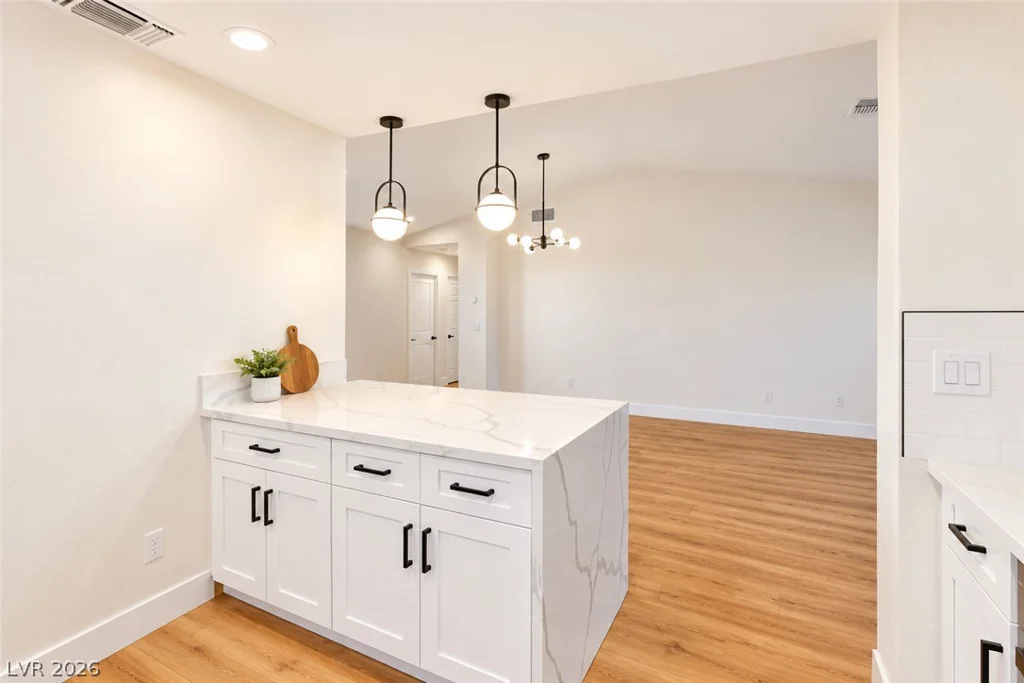 2217 Hallston, Las Vegas, NV 89134