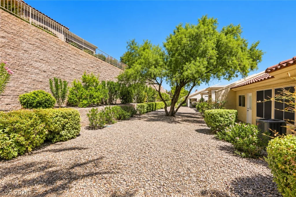2217 Hallston, Las Vegas, NV 89134