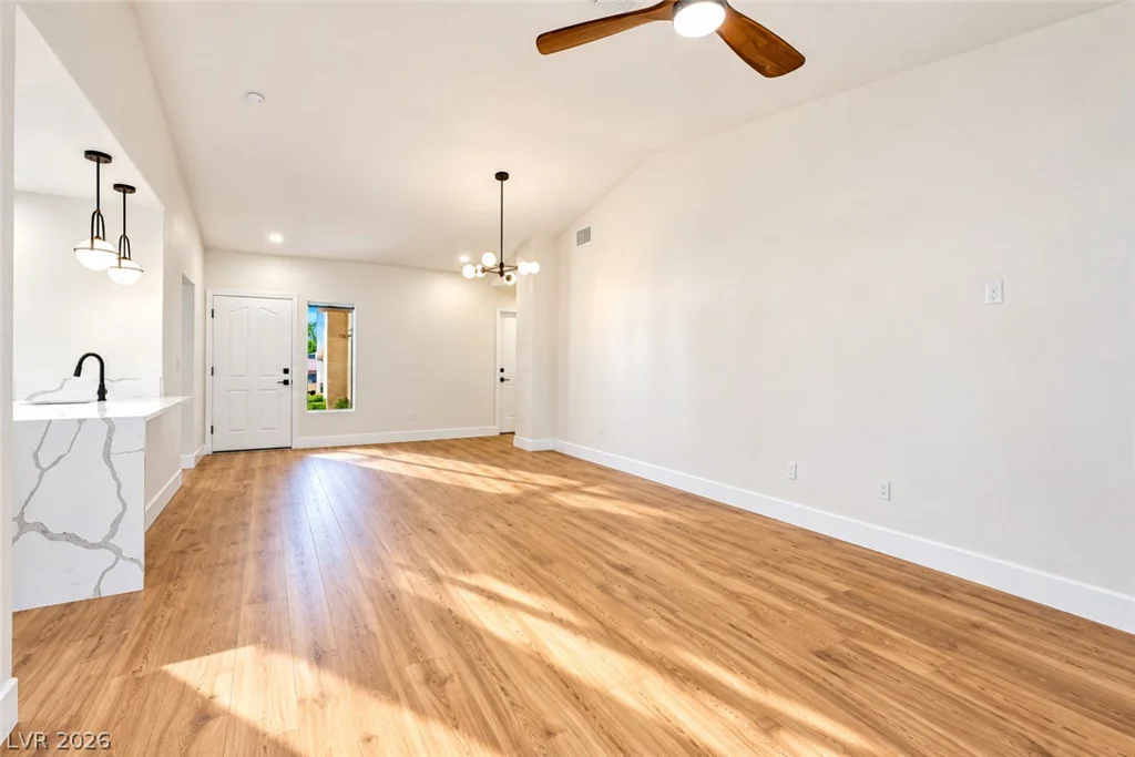 2217 Hallston, Las Vegas, NV 89134