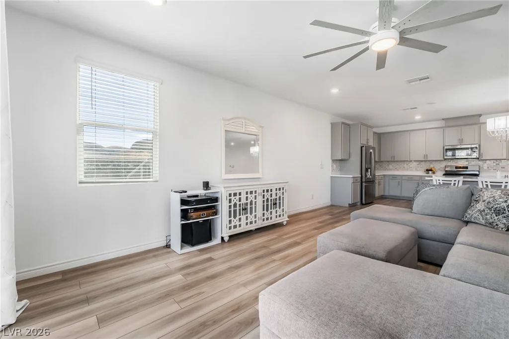 10090 Desert Azure, Las Vegas, NV 89178