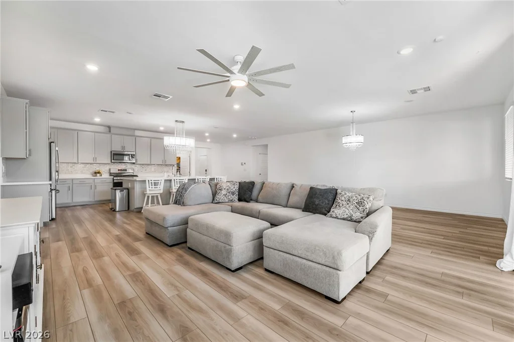 10090 Desert Azure, Las Vegas, NV 89178
