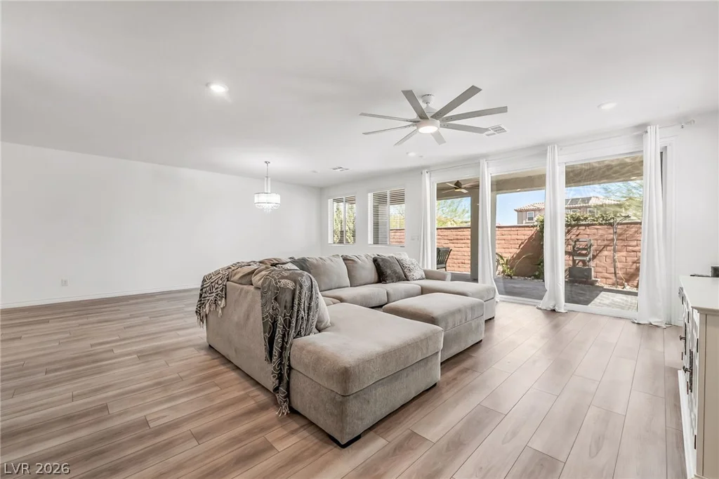 10090 Desert Azure, Las Vegas, NV 89178