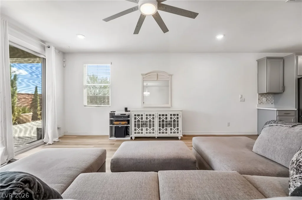 10090 Desert Azure, Las Vegas, NV 89178