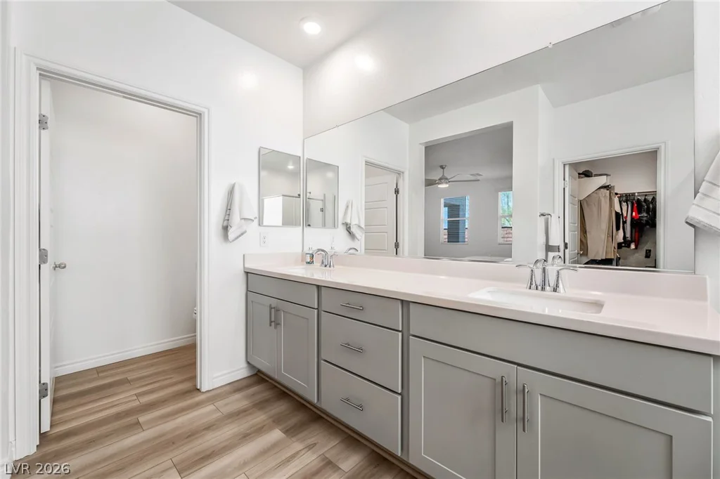 10090 Desert Azure, Las Vegas, NV 89178