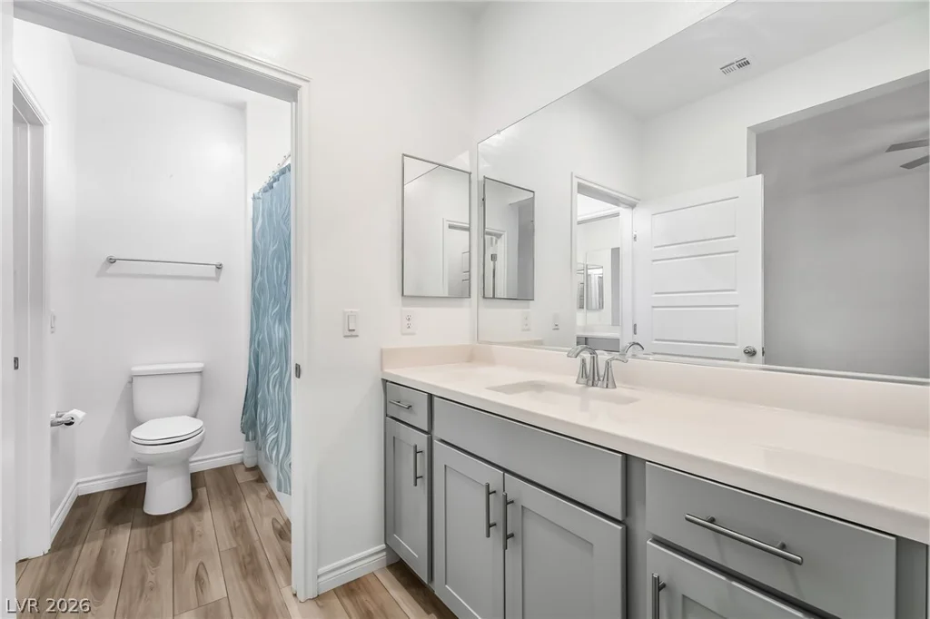 10090 Desert Azure, Las Vegas, NV 89178