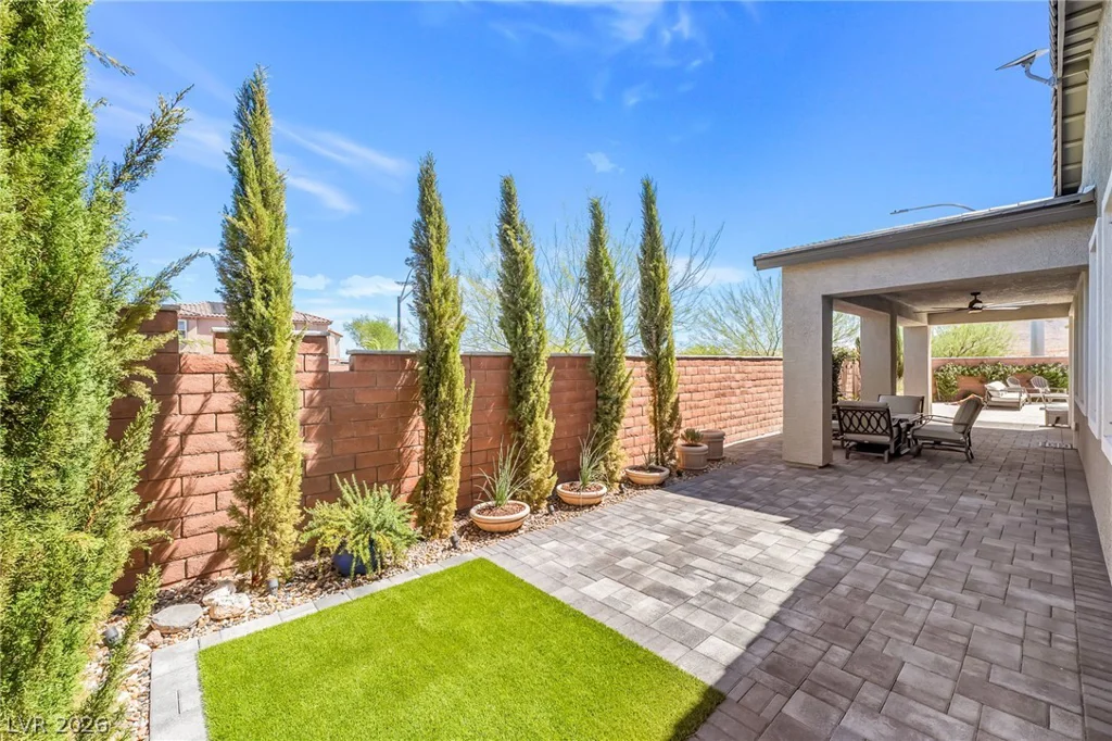 10090 Desert Azure, Las Vegas, NV 89178