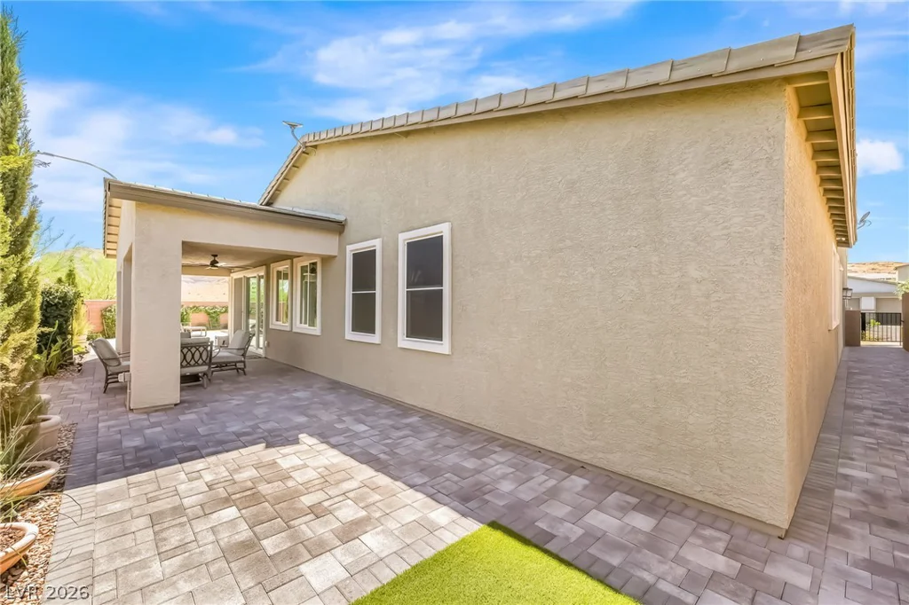 10090 Desert Azure, Las Vegas, NV 89178