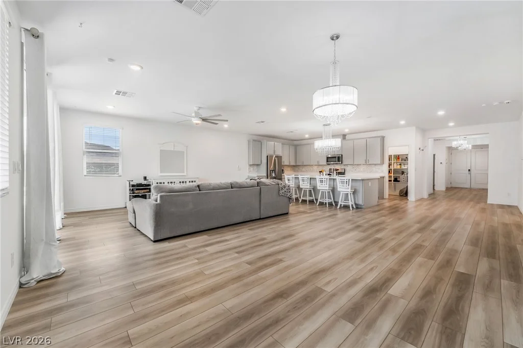 10090 Desert Azure, Las Vegas, NV 89178