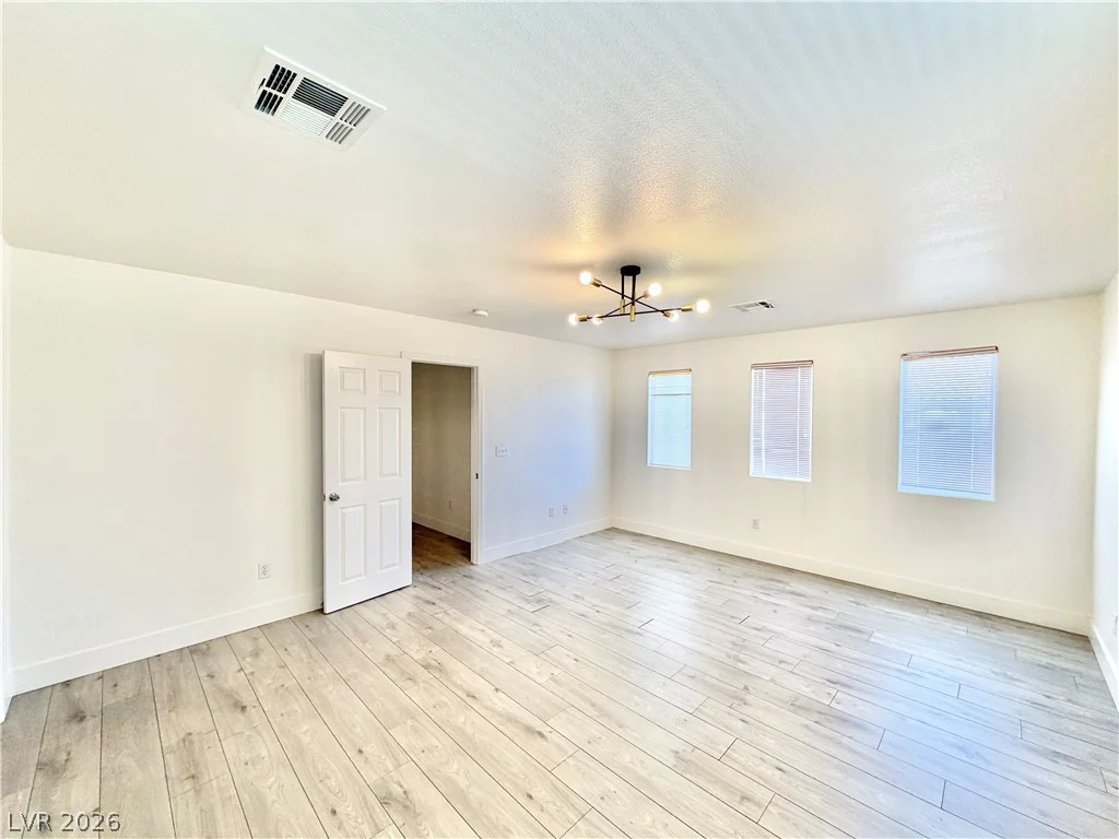 5863 Rose Tiara, Las Vegas, NV 89139