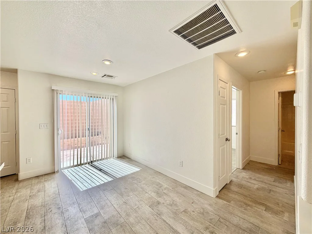 5863 Rose Tiara, Las Vegas, NV 89139