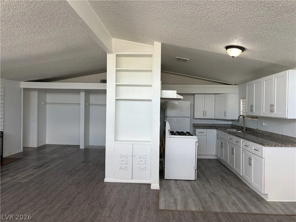 5701 Evergreen, Las Vegas, NV 89107