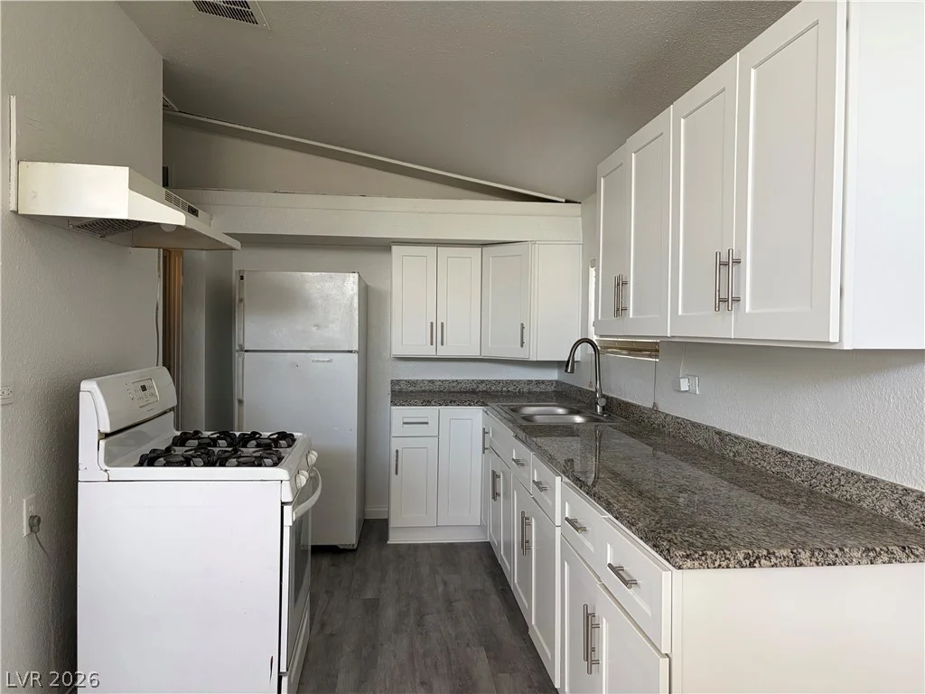 5701 Evergreen, Las Vegas, NV 89107
