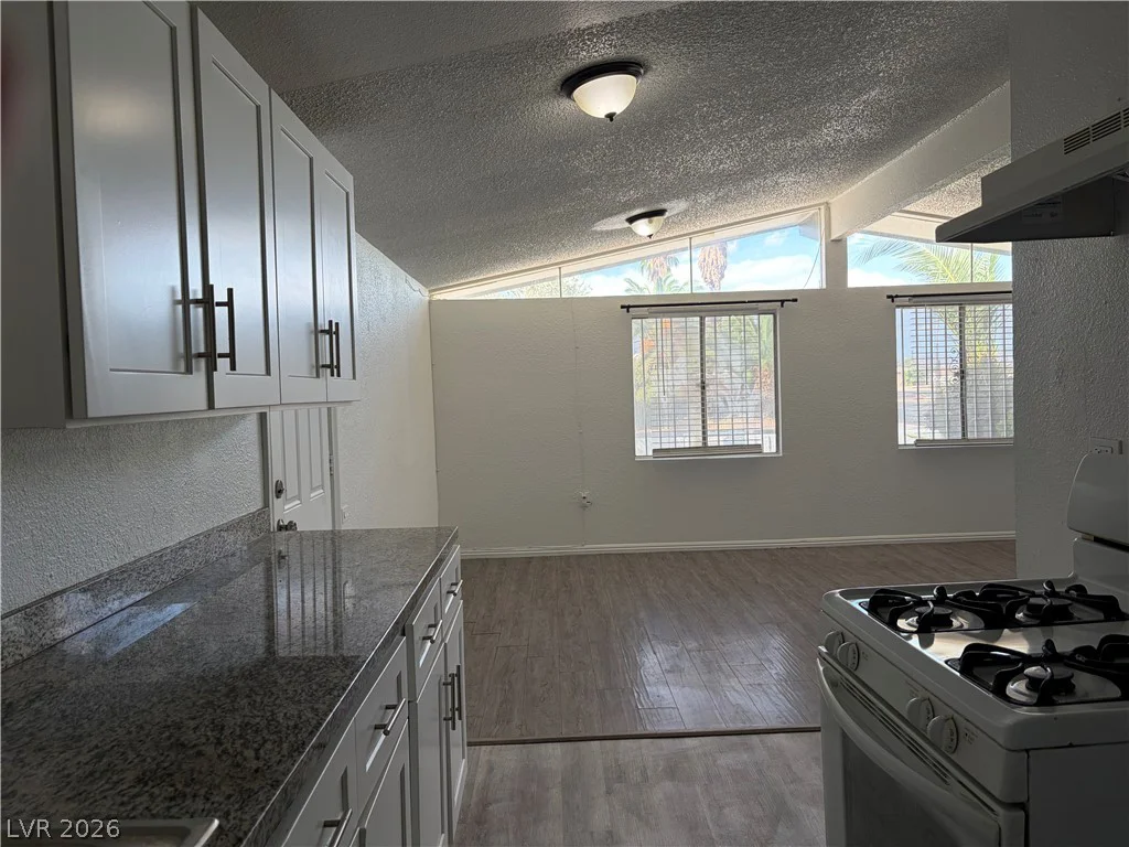 5701 Evergreen, Las Vegas, NV 89107