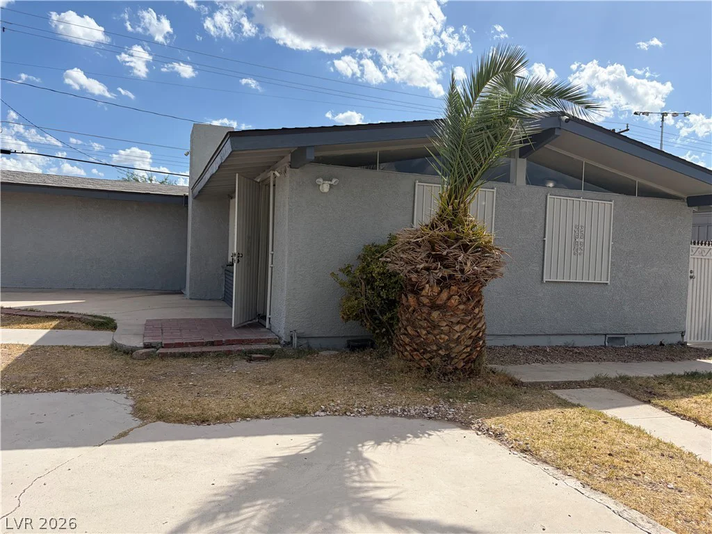5701 Evergreen, Las Vegas, NV 89107