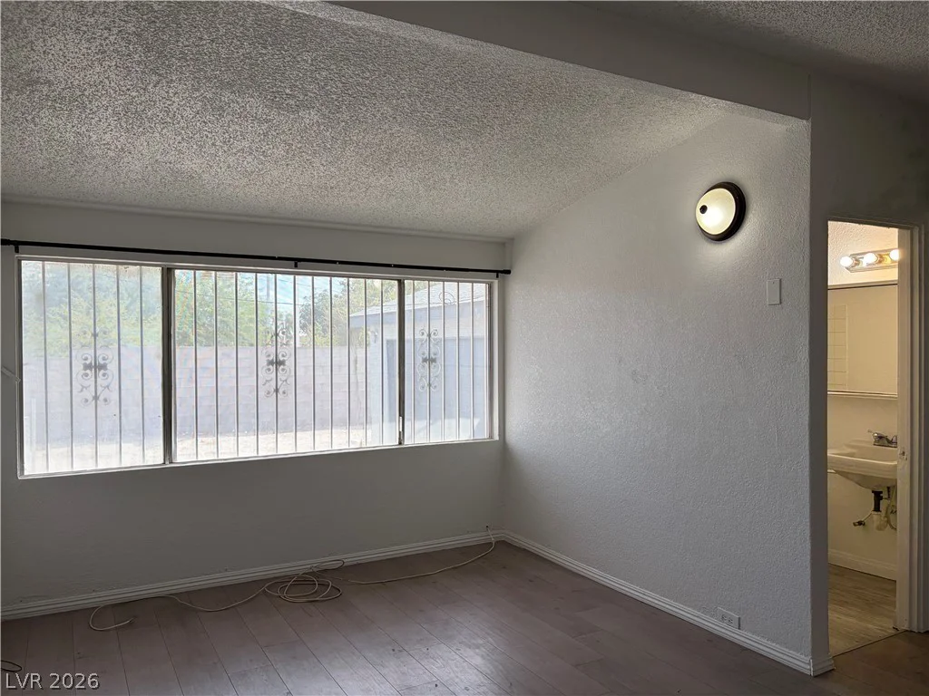 5701 Evergreen, Las Vegas, NV 89107
