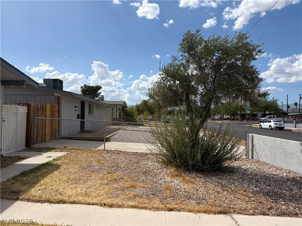 5701 Evergreen, Las Vegas, NV 89107