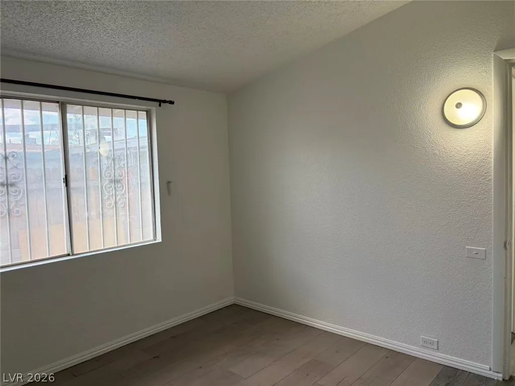 5701 Evergreen, Las Vegas, NV 89107