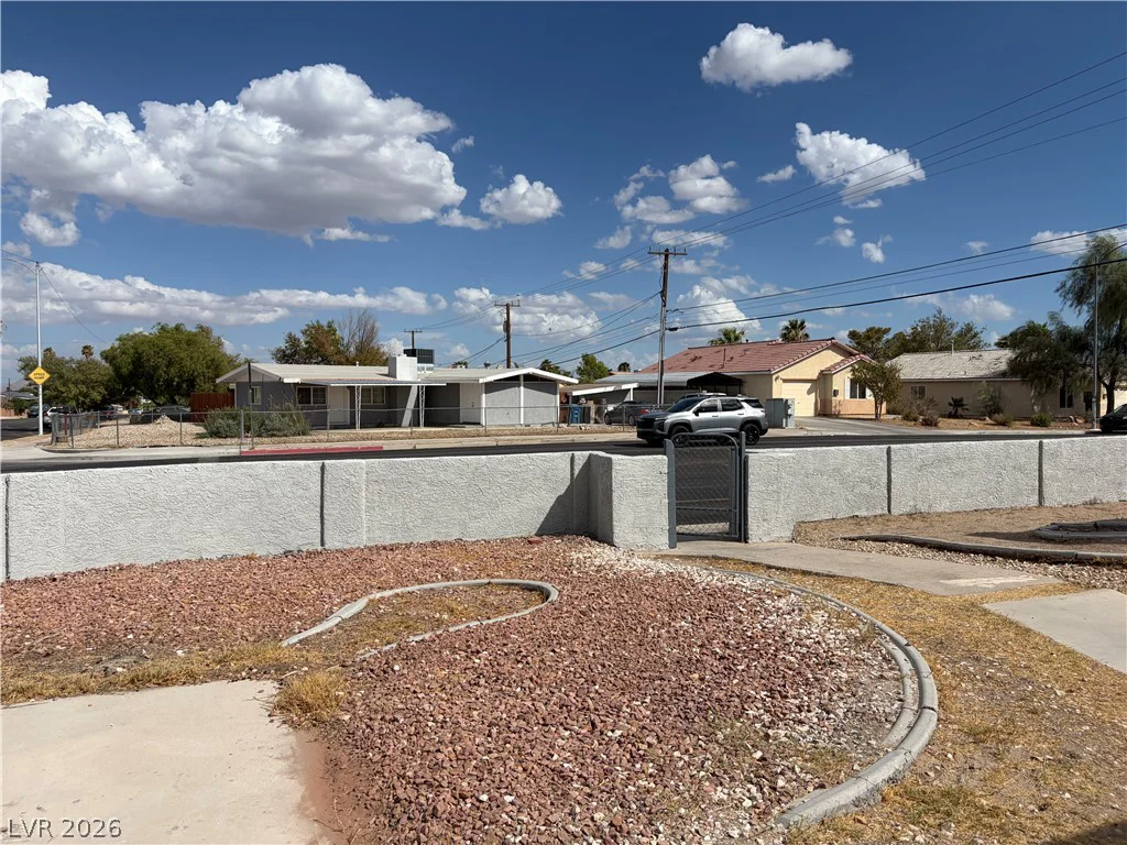 5701 Evergreen, Las Vegas, NV 89107