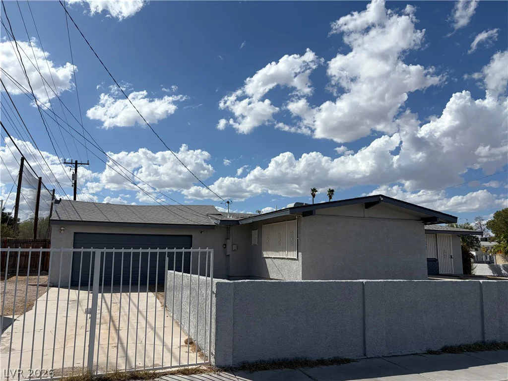 5701 Evergreen, Las Vegas, NV 89107