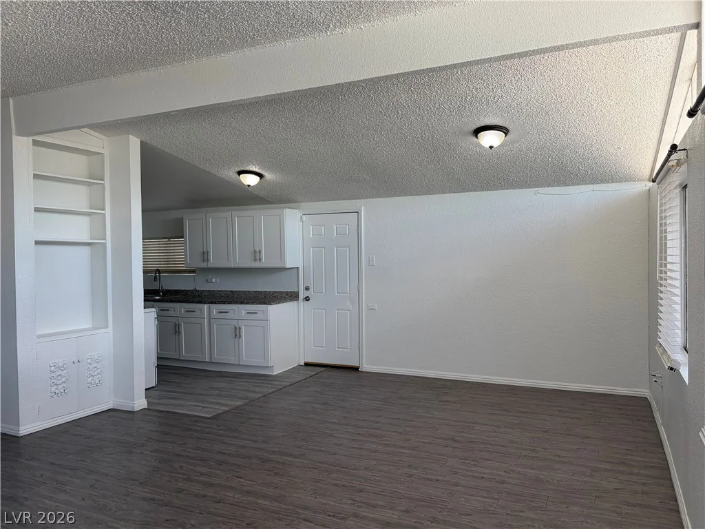 5701 Evergreen, Las Vegas, NV 89107