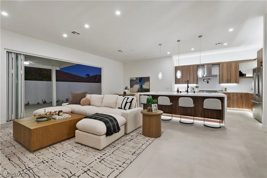 1612 Hidden Spring, Las Vegas, NV 89117