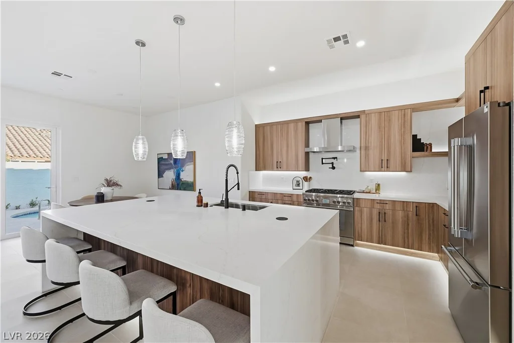 1612 Hidden Spring, Las Vegas, NV 89117