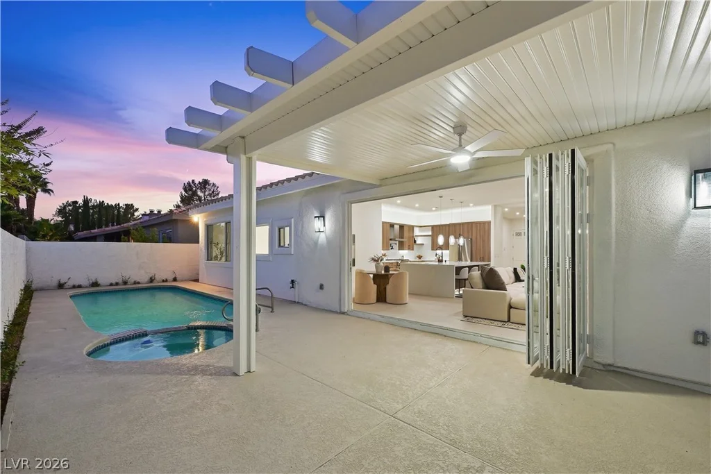 1612 Hidden Spring, Las Vegas, NV 89117