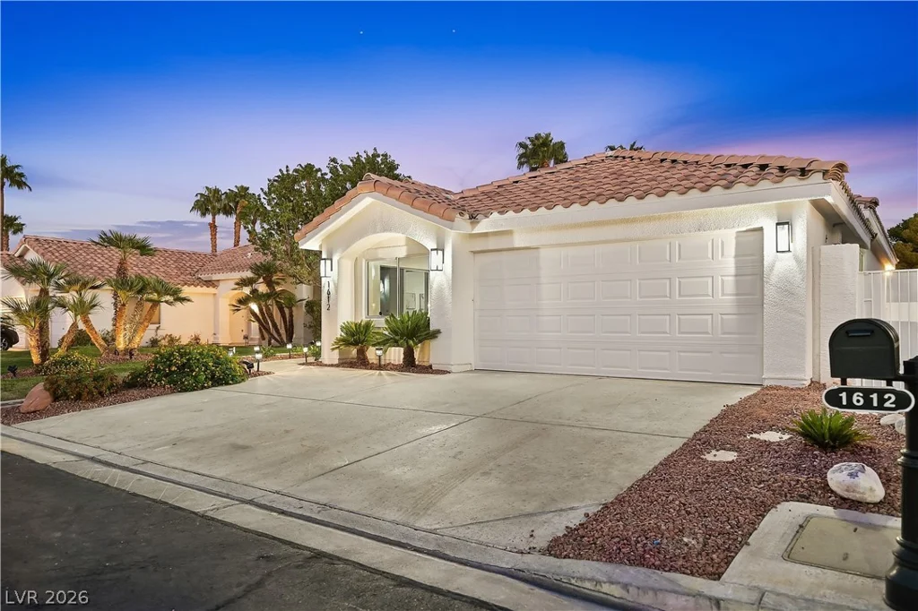1612 Hidden Spring, Las Vegas, NV 89117