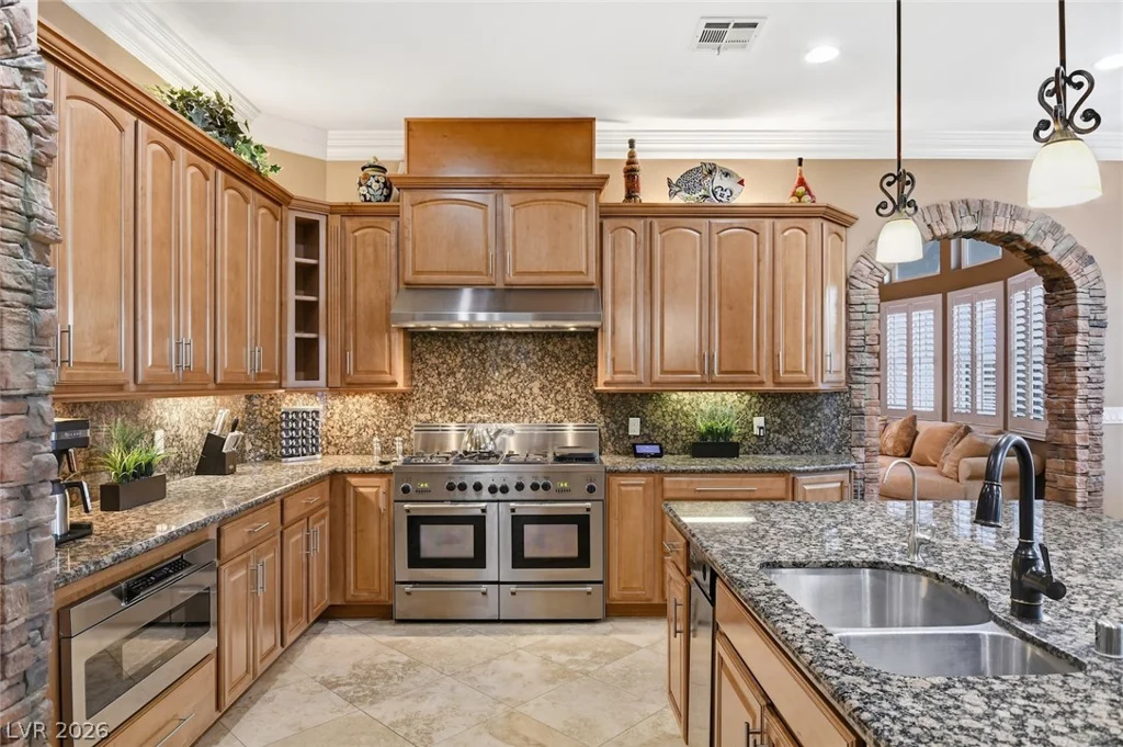 6625 El Campo Grande, Las Vegas, NV 89130