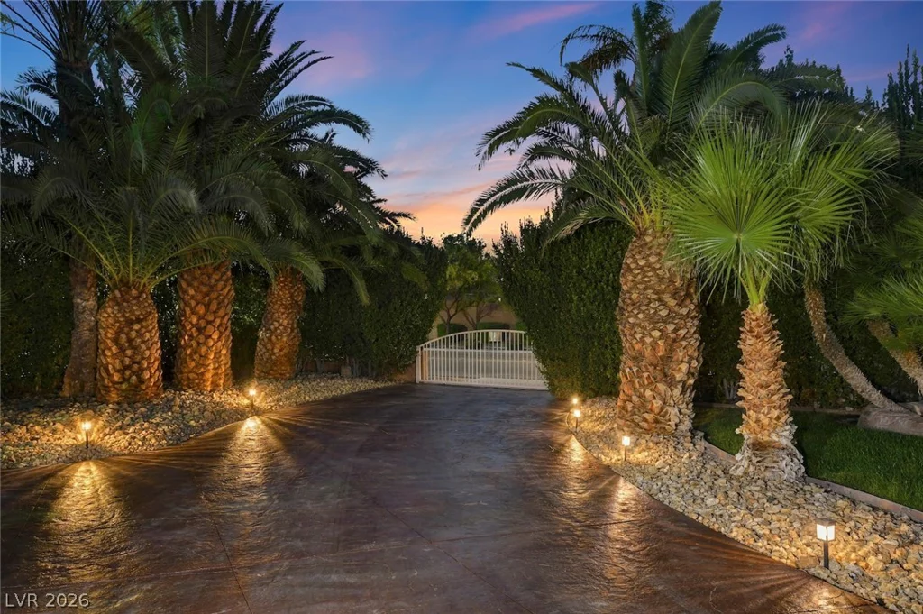 6625 El Campo Grande, Las Vegas, NV 89130