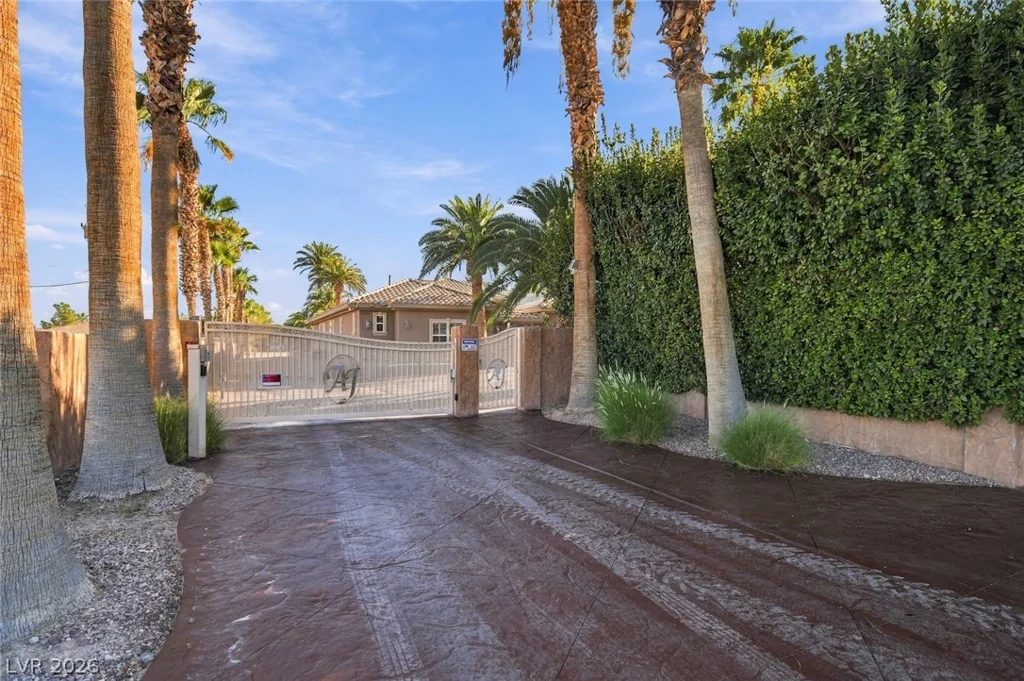 6625 El Campo Grande, Las Vegas, NV 89130