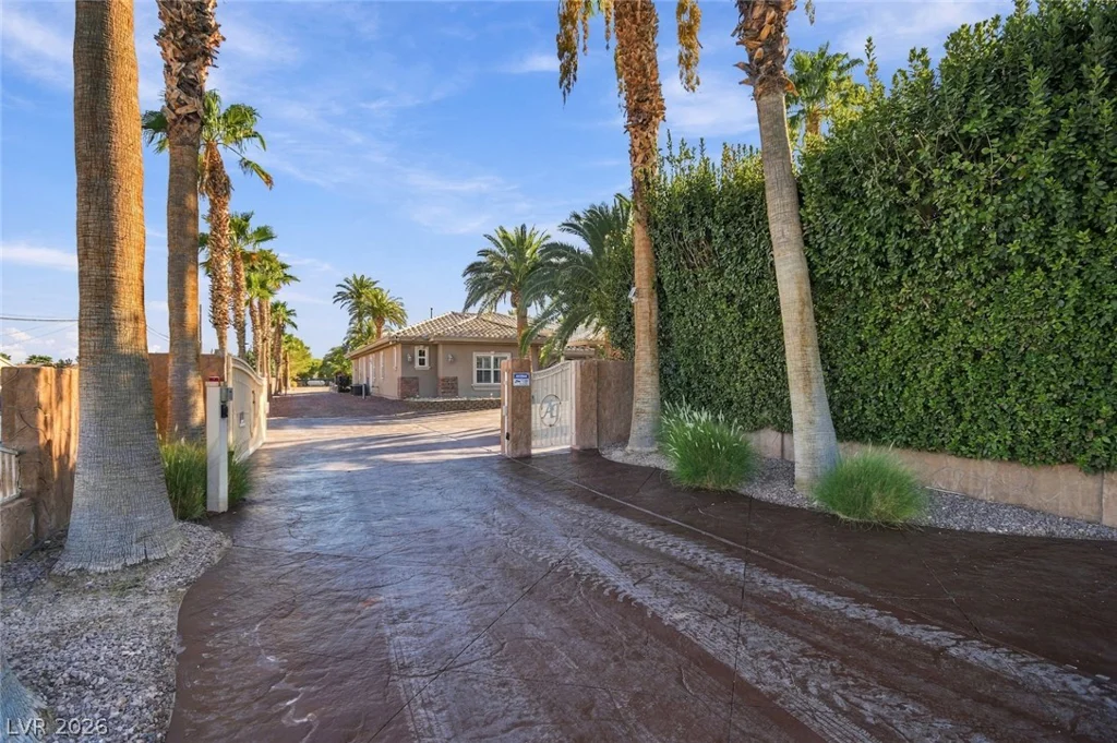 6625 El Campo Grande, Las Vegas, NV 89130