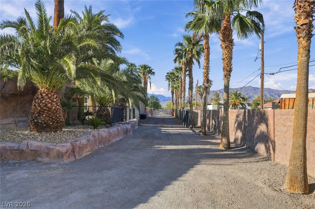 6625 El Campo Grande, Las Vegas, NV 89130