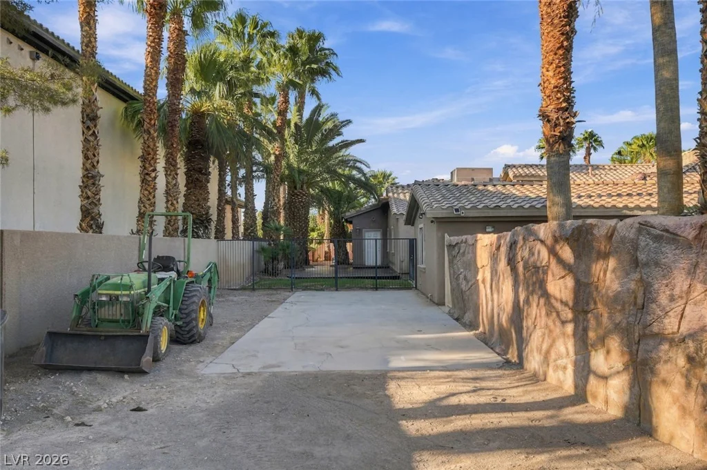 6625 El Campo Grande, Las Vegas, NV 89130