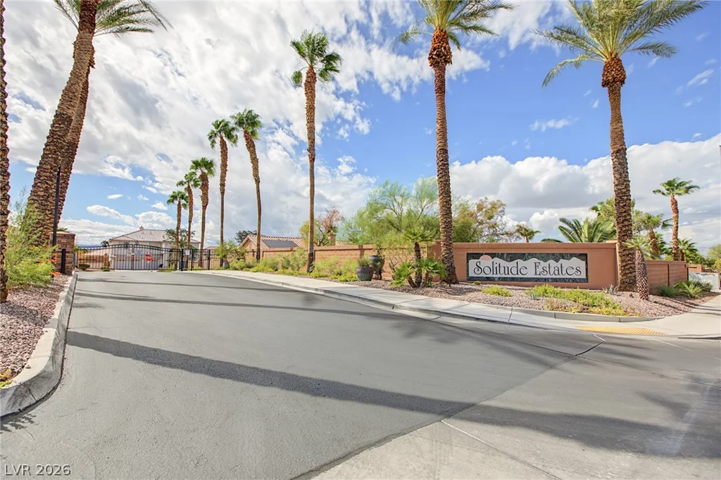 6915 Cedar Basin, Las Vegas, NV 89142