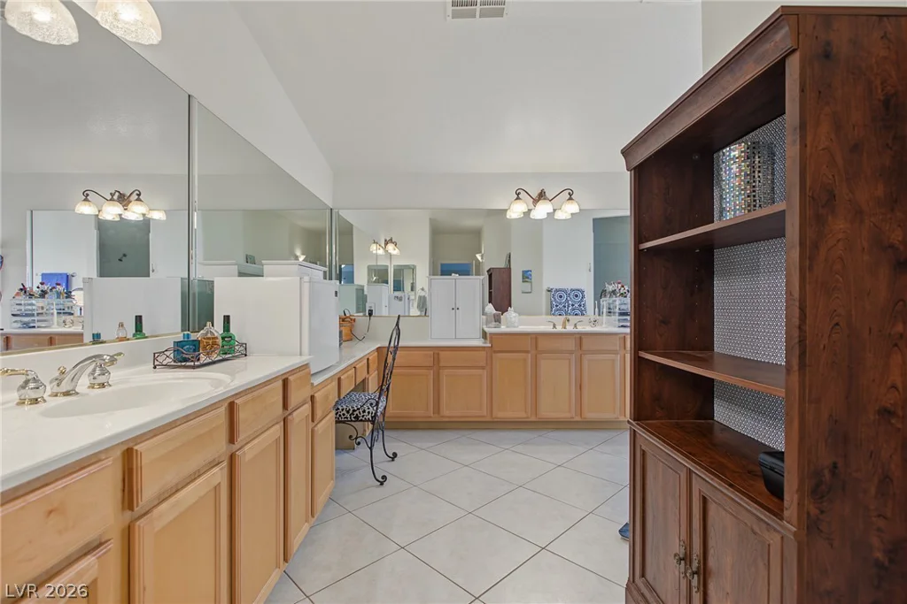 6915 Cedar Basin, Las Vegas, NV 89142