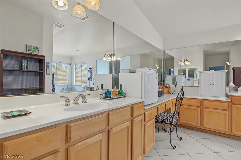 6915 Cedar Basin, Las Vegas, NV 89142