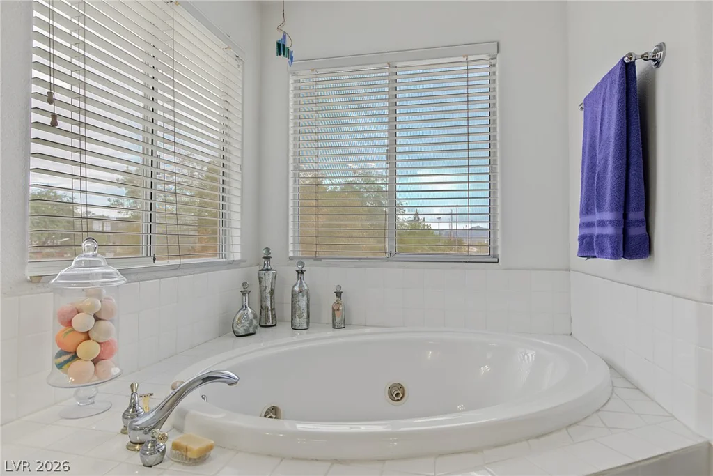 6915 Cedar Basin, Las Vegas, NV 89142