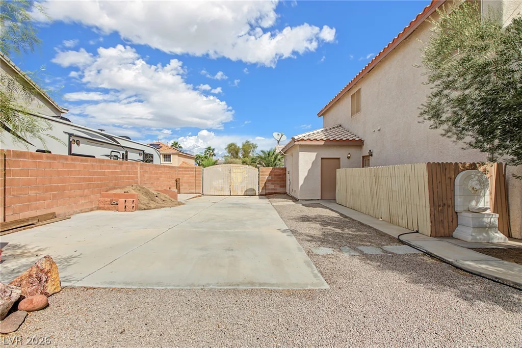 6915 Cedar Basin, Las Vegas, NV 89142