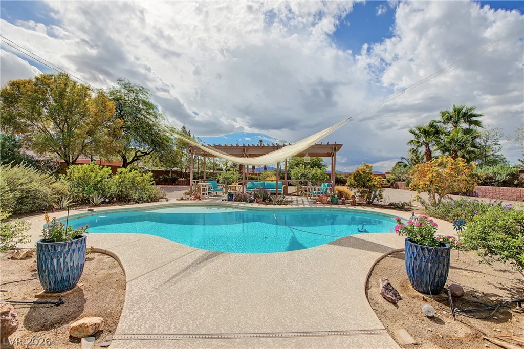 6915 Cedar Basin, Las Vegas, NV 89142