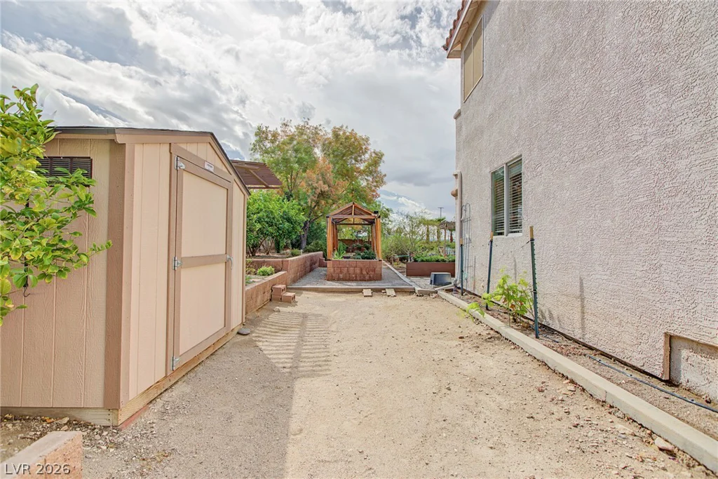 6915 Cedar Basin, Las Vegas, NV 89142