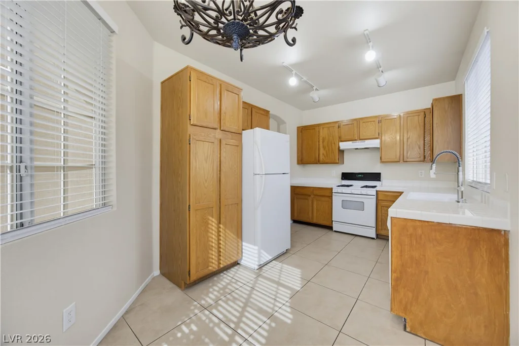 1904 Betsy Ross, Las Vegas, NV 89108