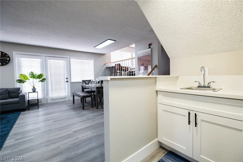 6356 Viking, Las Vegas, NV 89103