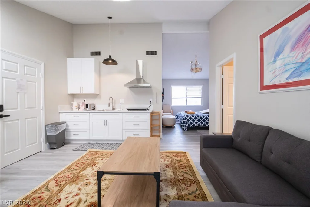 6356 Viking, Las Vegas, NV 89103