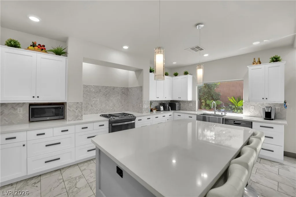 8373 Bartholomew Park, Las Vegas, NV 89139