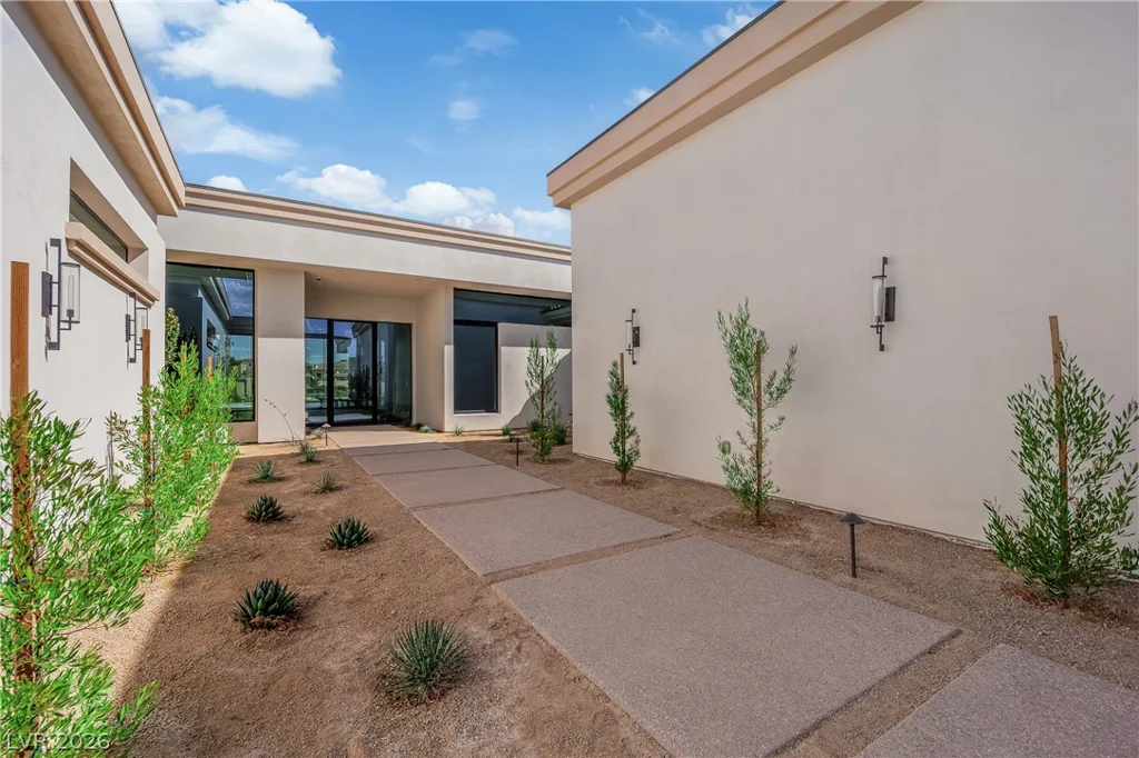 20 Olympia Canyon, Las Vegas, NV 89141