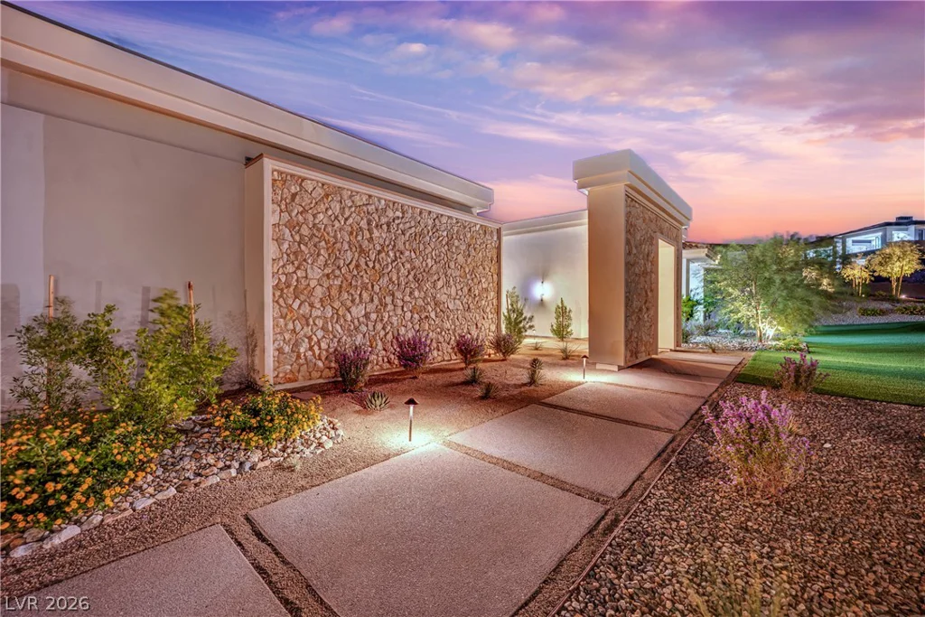 20 Olympia Canyon, Las Vegas, NV 89141