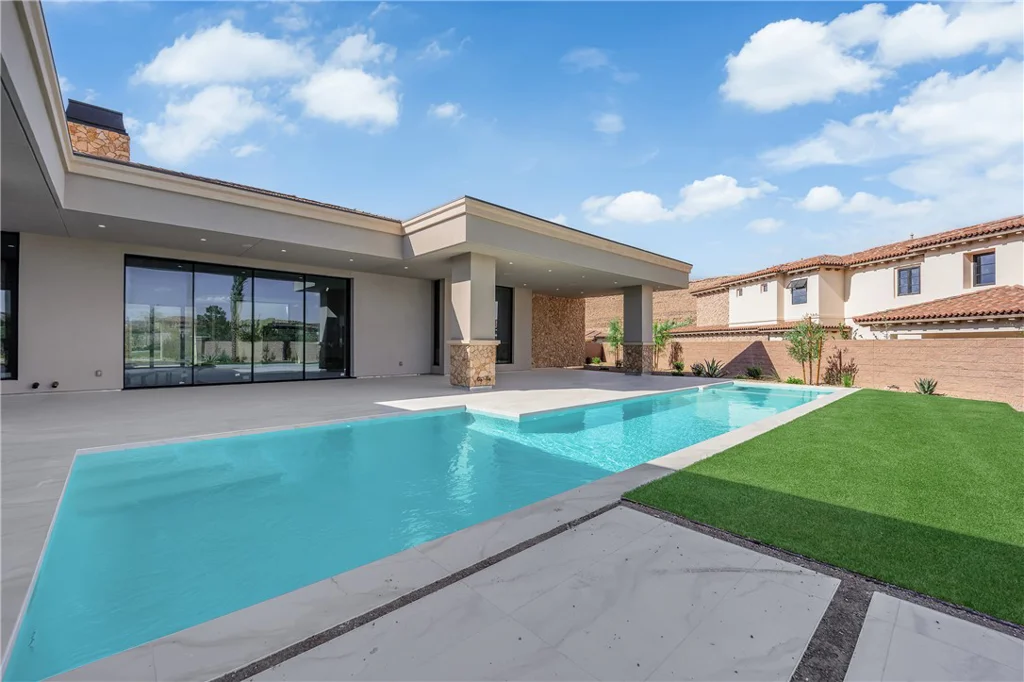 20 Olympia Canyon, Las Vegas, NV 89141