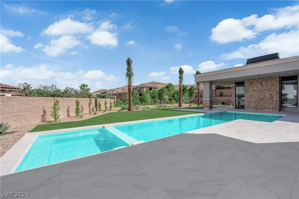 20 Olympia Canyon, Las Vegas, NV 89141